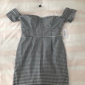 Brand new Guess houndstooth off the shoulder mini!